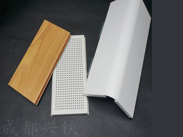 定制沖孔機房墻板，提升機房空間的差異化